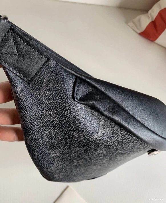 WIS DISCOVERY VUITTON LOUIS BUMBAG 0126